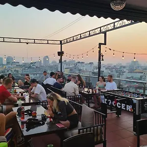 Backpackers & Rooftop Bar Hotel