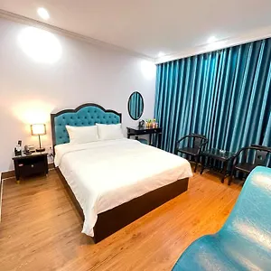 Nhat Tan Hotel 2*