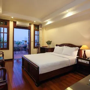 Lucky 3 & Travel Hotel