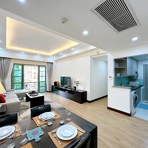 Diamond Westlake Apartment *