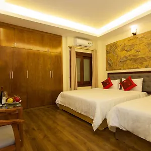 Queen Light Hotel 3*