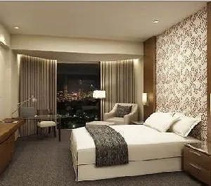 Crowne Plaza West Hotel