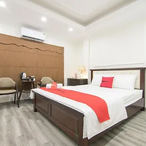 Reddoorz Near Pho Co Ha Noi Bed & Breakfast