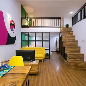 Holly's Hidden Nest In Prime Location No Lift Apartman