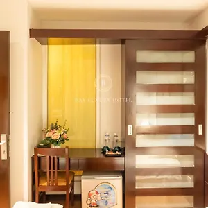 Отель Bay Luxury & - 9 Nguyen Truong To 3*