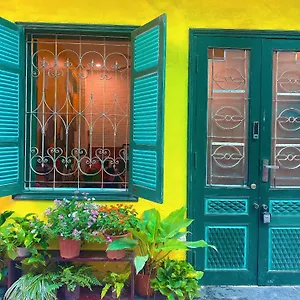 Anchie Ly Nam De- Ha Noi Train Street- Ha Noi Old Quarter Homestay