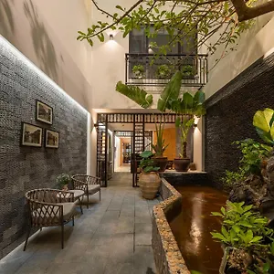 Le Parfum And Apartment