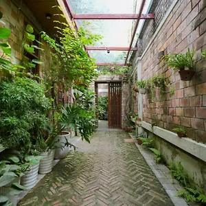 Nha Trong Khu Vuon Yen Tinh Hanoi