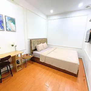 Liight House 202 Apartment