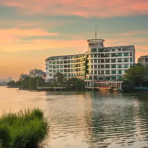 The Club & Residences Hotell