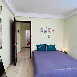 Mat Sieu Thoang, Cua So Lon Privat bolig Hanoi