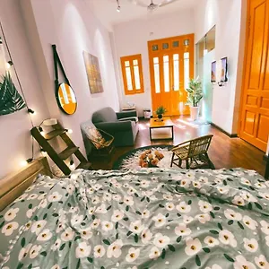 Orange With Balcony 02 Homestay Hanoi