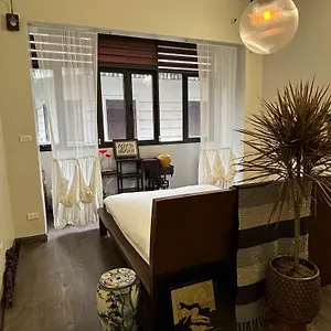 April Twelve Bed & Breakfast