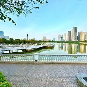 Lux In Vinhomes Convenient To Airport شقة *
