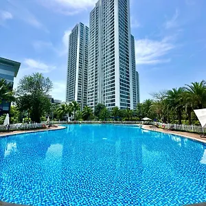 25' To Airport, Lux In Vinhomes With Swimming Pools, Gym And Outdoor Sports *