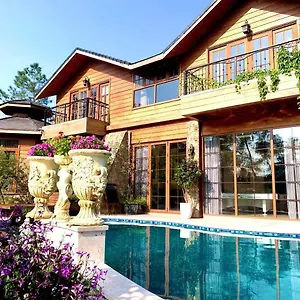 Khu Nghi Duong Ba De Villa *