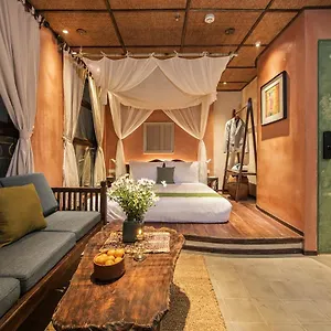 Stylish Old Quarter With Bathtub, Netflix هانوي