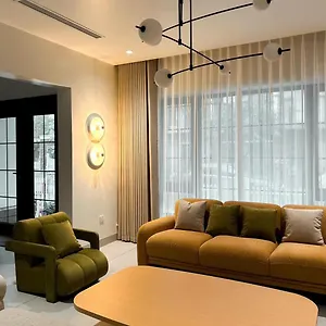 The Layer-pool-lift-sky View-pet Friendly