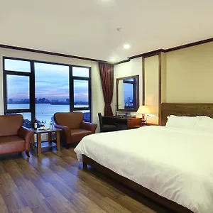 West & Hotel