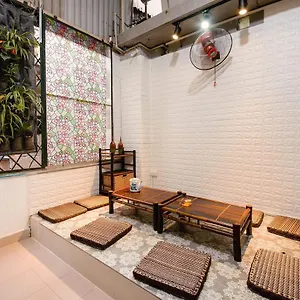 Meow Hostel *