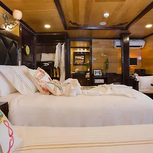 Hera Cruises 3*