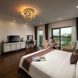 Adonis Hotel 3*